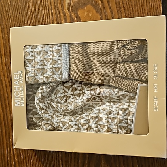 Michael Kors scarf, hat and glove set - Picture 1 of 3